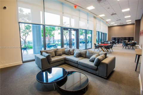 Condominio en alquiler en Miami, Florida, 1 dormitorio, 69.86 m2 № 1954398 - foto 20
