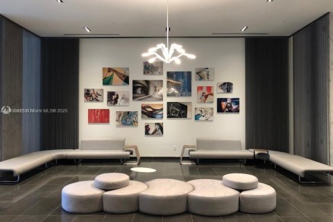 Condominio en alquiler en Miami, Florida, 1 dormitorio, 69.86 m2 № 1954398 - foto 2