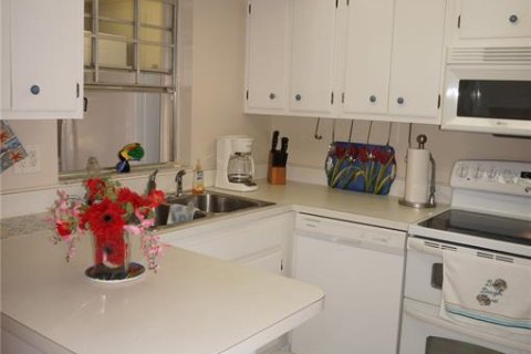 Condo in Port Charlotte, Florida, 2 bedrooms  № 1410335 - photo 12