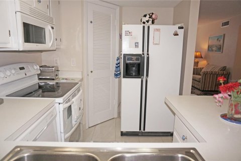 Condo in Port Charlotte, Florida, 2 bedrooms  № 1410335 - photo 9