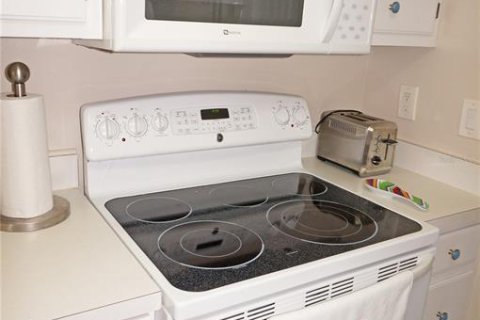 Condo in Port Charlotte, Florida, 2 bedrooms  № 1410335 - photo 11