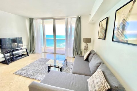 Copropriété à louer à Hallandale Beach, Floride: 1 chambre, 75.34 m2 № 1966553 - photo 2