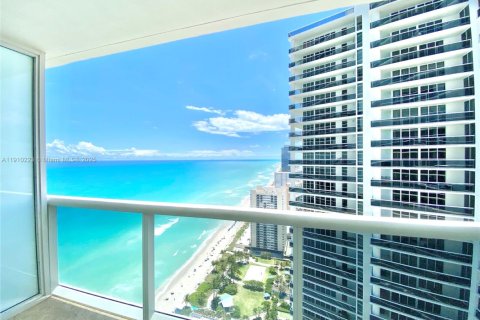 Copropriété à louer à Hallandale Beach, Floride: 1 chambre, 75.34 m2 № 1966553 - photo 1