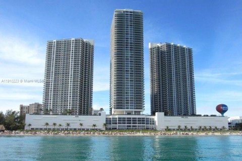 Copropriété à louer à Hallandale Beach, Floride: 1 chambre, 75.34 m2 № 1966553 - photo 9