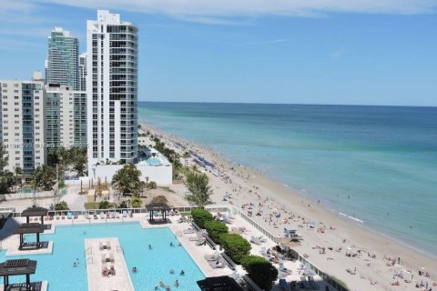 Copropriété à louer à Hallandale Beach, Floride: 1 chambre, 75.34 m2 № 1966553 - photo 22
