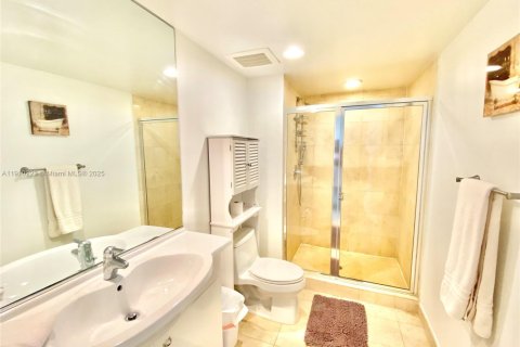 Copropriété à louer à Hallandale Beach, Floride: 1 chambre, 75.34 m2 № 1966553 - photo 8