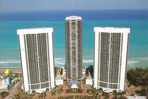 Copropriété à louer à Hallandale Beach, Floride: 1 chambre, 75.34 m2 № 1966553 - photo 10