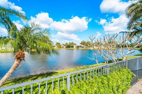 Снять в аренду виллу или дом в Делрей-Бич, Флорида 5 спален, 375.51м2, № 1068190 - фото 1