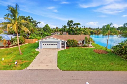 Casa en venta en Sarasota, Florida, 3 dormitorios, 145.3 m2 № 2383784 - foto 2