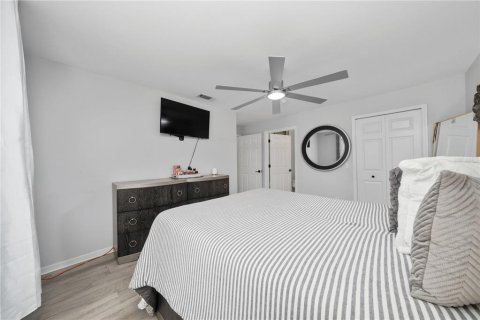 Condo in Orlando, Florida, 2 bedrooms  № 2290590 - photo 16