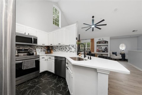 Condo in Orlando, Florida, 2 bedrooms  № 2290590 - photo 11
