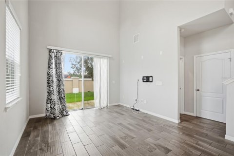 Touwnhouse à louer à Brandon, Floride: 3 chambres, 172.8 m2 № 2436783 - photo 12