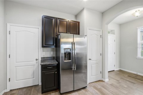 Touwnhouse à louer à Brandon, Floride: 3 chambres, 172.8 m2 № 2436783 - photo 7