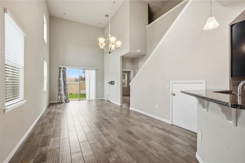 Touwnhouse à louer à Brandon, Floride: 3 chambres, 172.8 m2 № 2436783 - photo 10