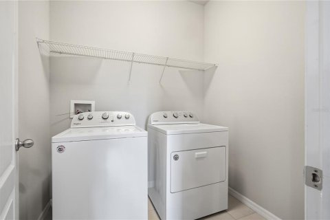 Touwnhouse à louer à Brandon, Floride: 3 chambres, 172.8 m2 № 2436783 - photo 8