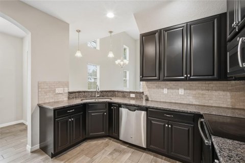 Touwnhouse à louer à Brandon, Floride: 3 chambres, 172.8 m2 № 2436783 - photo 6