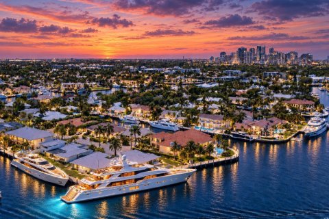 House in Fort Lauderdale, Florida 3 rooms, 647.9 sq.m. № 2351244