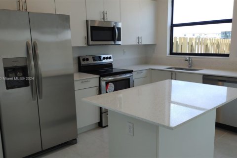 Townhouse in Homestead, Florida 3 bedrooms, 123.37 sq.m. № 1763696 - photo 20