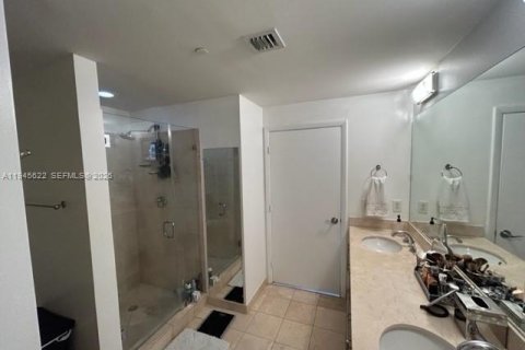 Condo in Aventura, Florida, 3 bedrooms № 2088888 - photo 2