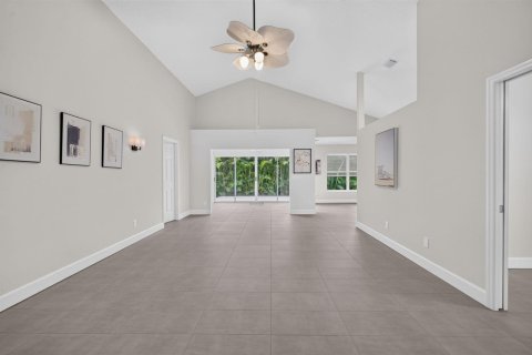 Villa ou maison à vendre à Stuart, Floride: 3 chambres, 140.1 m2 № 2363525 - photo 4