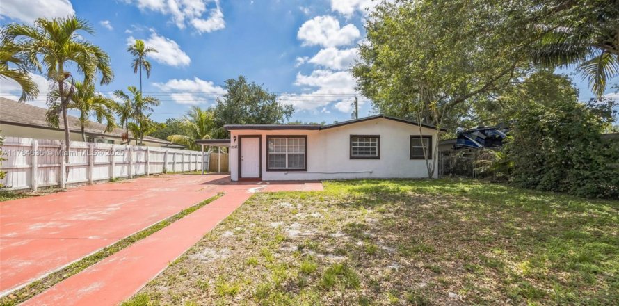 Casa en Hollywood, Florida 3 dormitorios, 126.81 m2 № 1641181