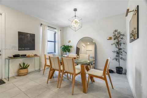 Touwnhouse à vendre à Hialeah, Floride: 3 chambres, 131.18 m2 № 1935740 - photo 4