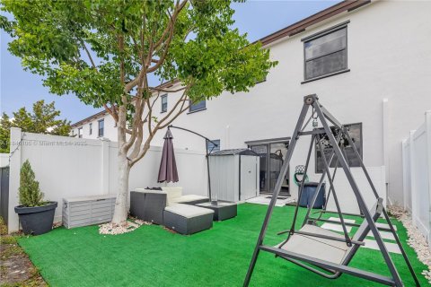 Townhouse in Hialeah, Florida 3 bedrooms, 131.18 sq.m. № 1935740 - photo 19