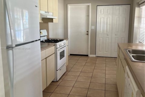 House in Miami, Florida 3 bedrooms, 126.07 sq.m. № 2046618 - photo 4