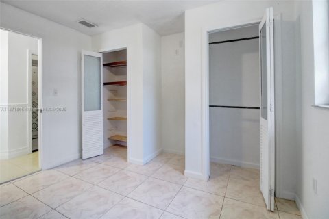 Villa ou maison à vendre à Miami, Floride: 3 chambres, 164.99 m2 № 1922664 - photo 21