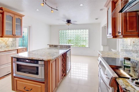 Villa ou maison à vendre à Miami, Floride: 3 chambres, 164.99 m2 № 1922664 - photo 14