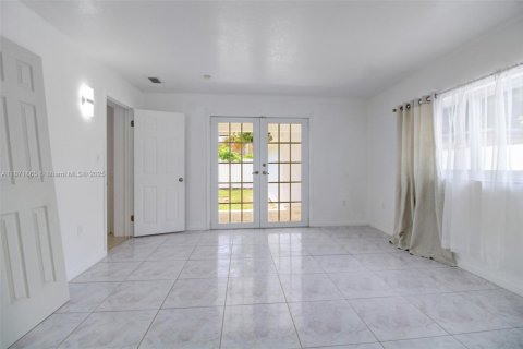 Villa ou maison à vendre à Miami, Floride: 3 chambres, 164.99 m2 № 1922664 - photo 23