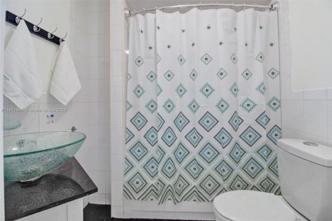 Villa ou maison à vendre à Miami, Floride: 3 chambres, 164.99 m2 № 1922664 - photo 18
