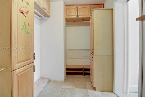 Villa ou maison à vendre à Miami, Floride: 3 chambres, 164.99 m2 № 1922664 - photo 27