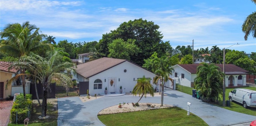 Casa en Miami, Florida 3 dormitorios, 164.99 m2 № 1922664