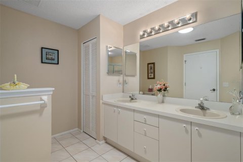 House in Spring Hill, Florida 2 bedrooms, 170.48 sq.m. № 1879067 - photo 30