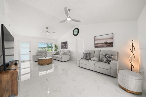 House in Sebring, Florida 2 bedrooms, 92.9 sq.m. № 2204794 - photo 17