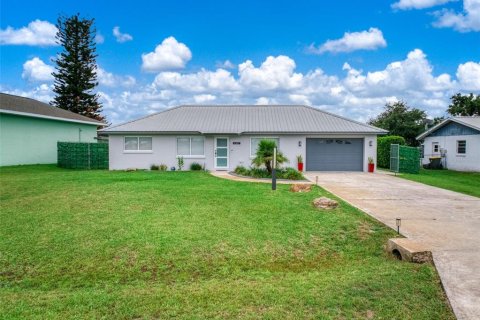 House in Sebring, Florida 2 bedrooms, 92.9 sq.m. № 2204794 - photo 2