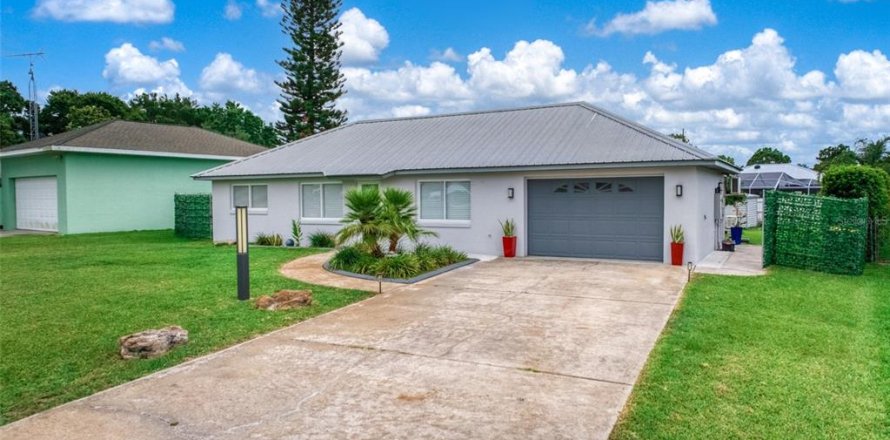 House in Sebring, Florida 2 bedrooms, 92.9 sq.m. № 2204794