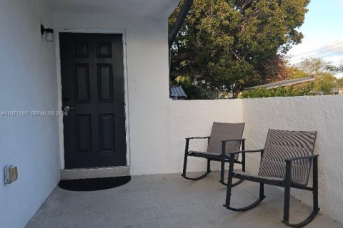 House in Cutler Bay, Florida 3 bedrooms, 153.29 sq.m. № 2032425 - photo 2