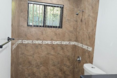 House in Cutler Bay, Florida 3 bedrooms, 153.29 sq.m. № 2032425 - photo 7