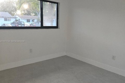 House in Cutler Bay, Florida 3 bedrooms, 153.29 sq.m. № 2032425 - photo 9