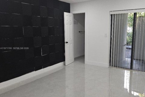 House in Cutler Bay, Florida 3 bedrooms, 153.29 sq.m. № 2032425 - photo 6