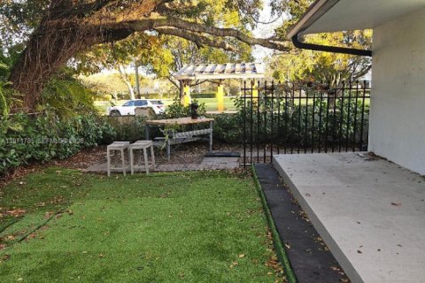 House in Cutler Bay, Florida 3 bedrooms, 153.29 sq.m. № 2032425 - photo 12