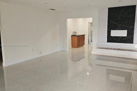 House in Cutler Bay, Florida 3 bedrooms, 153.29 sq.m. № 2032425 - photo 4