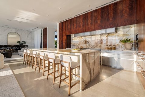House in Miami Beach, Florida 6 bedrooms, 644.93 sq.m. № 2366161 - photo 4
