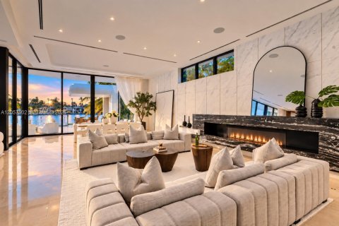 House in Miami Beach, Florida 6 bedrooms, 644.93 sq.m. № 2366161 - photo 6