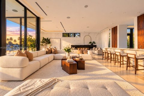 House in Miami Beach, Florida 6 bedrooms, 644.93 sq.m. № 2366161 - photo 9