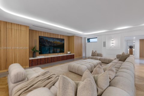 House in Miami Beach, Florida 6 bedrooms, 644.93 sq.m. № 2366161 - photo 19