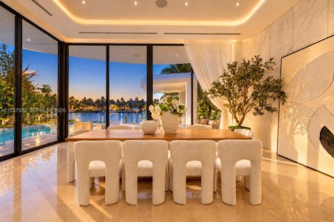 House in Miami Beach, Florida 6 bedrooms, 644.93 sq.m. № 2366161 - photo 3