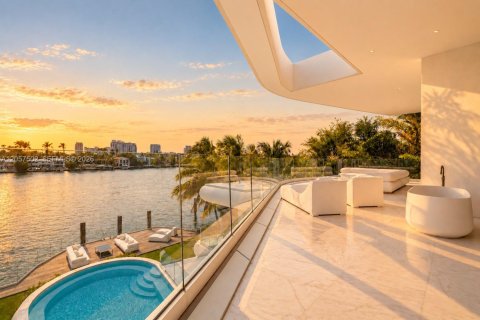 House in Miami Beach, Florida 6 bedrooms, 644.93 sq.m. № 2366161 - photo 13